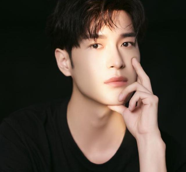 27岁男演员春节去世 最初以为是感冒 病情迅速恶化引发关注