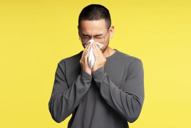 男子感染流感短短几天出现白肺