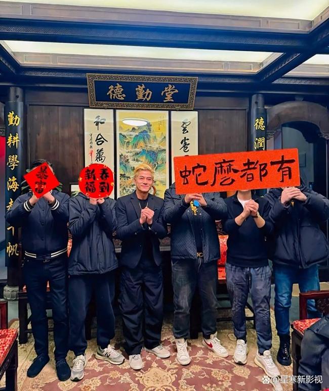 郭富城陪老婆回内地拜年 天王接地气引发热议