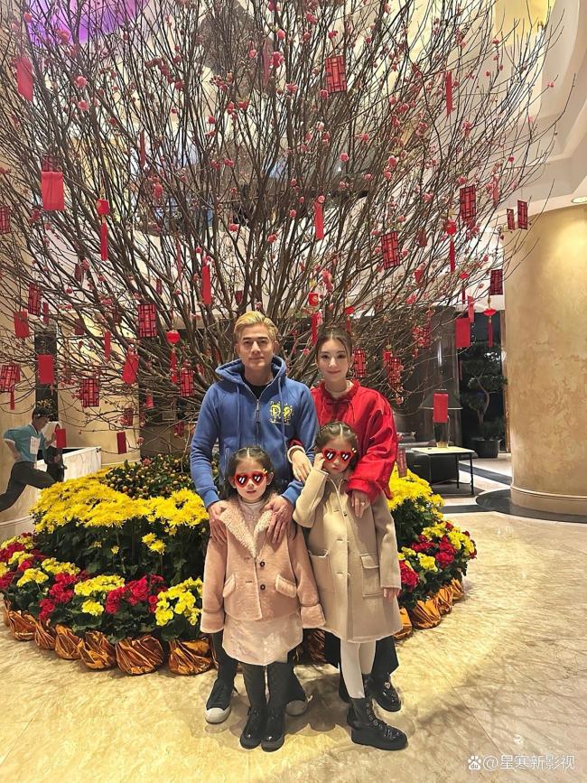 郭富城陪老婆回内地拜年 天王接地气引发热议