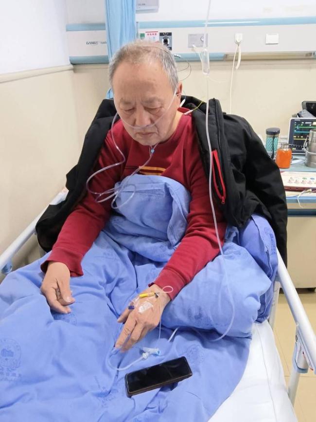 献血313次的“献血大王”突发脑梗 无私奉献者面临困境