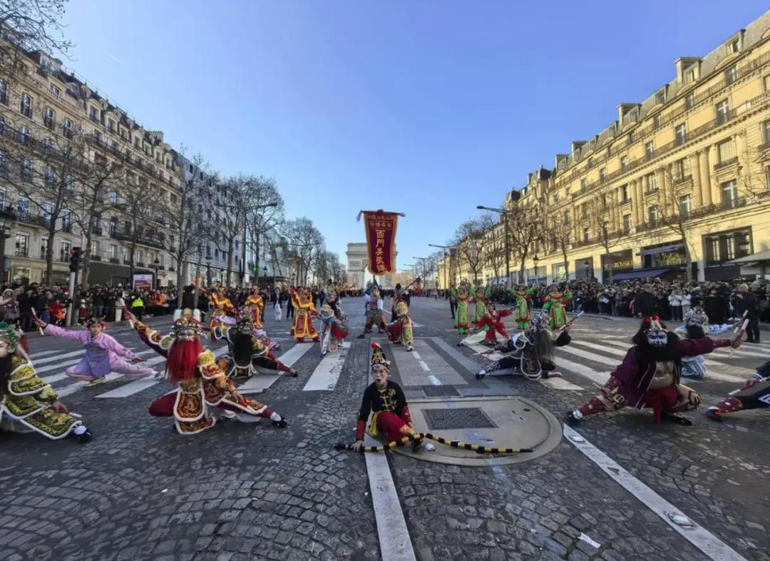 外籍歌舞_英歌舞让老外“入戏太深”_老外专场舞蹈