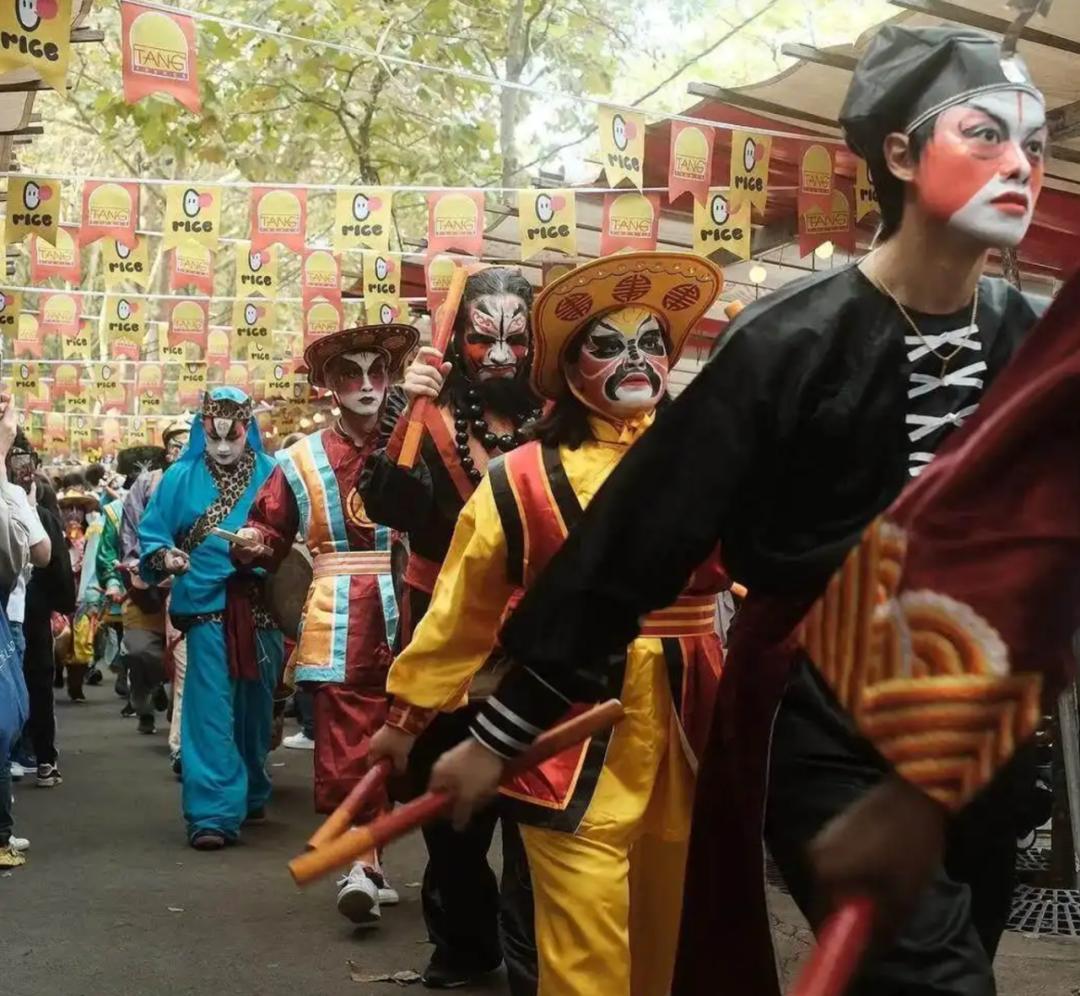 老外专场舞蹈_英歌舞让老外“入戏太深”_外籍歌舞