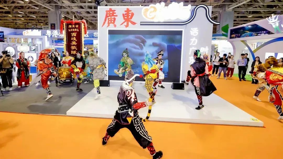 英歌舞让老外“入戏太深”_老外专场舞蹈_外籍歌舞