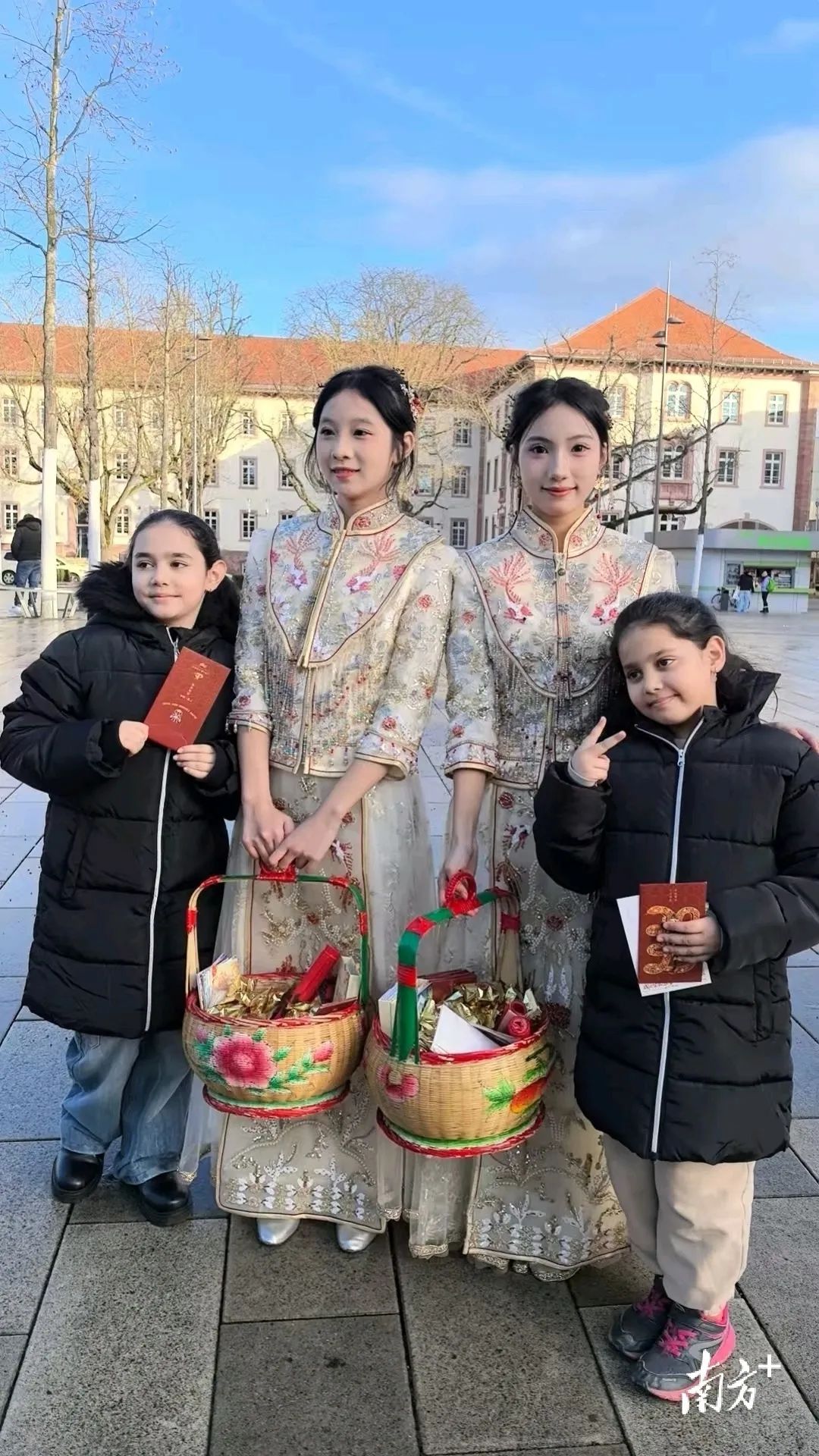 老外专场舞蹈_外籍歌舞_英歌舞让老外“入戏太深”