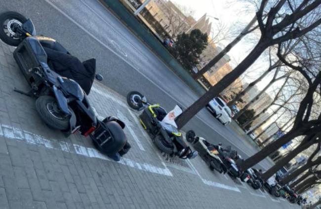 北京现13级极大风 大风蓝色预警持续