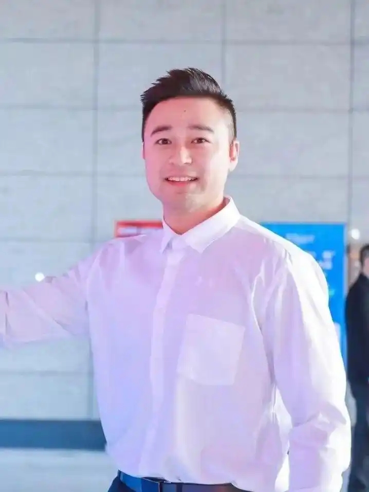 “减重”医生42天减重近50斤 揽获4项健美比赛冠军