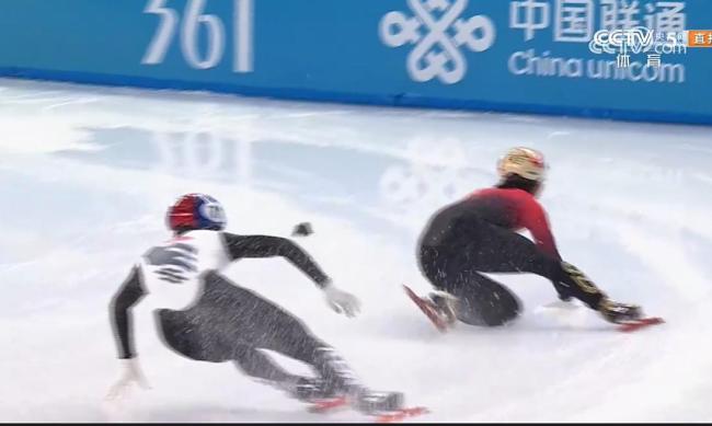 中国队短道速滑2000米接力摔倒 遗憾错失领奖台