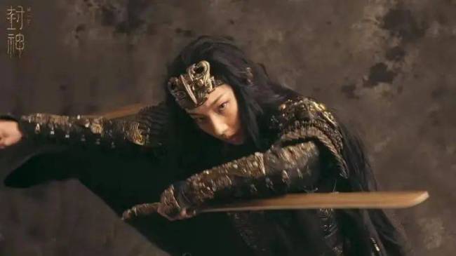 乌尔善回应殷郊“蓝精灵”形象 展现内心矛盾与情绪张力