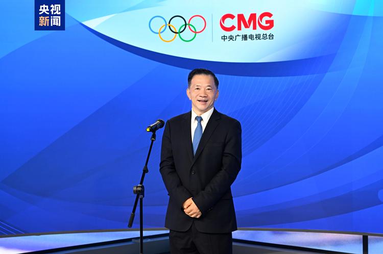 授牌!国际奥委会主席巴赫为总台2026年米兰冬奥会国际公用信号制作团队颁发制播牌证