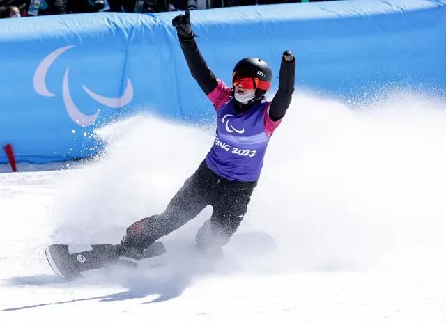 升起五星三面红旗是什么歌_升起五星三面红旗的句子_三面五星红旗同时升起