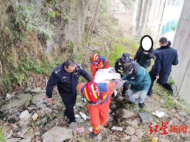 男子下车离奇失踪 10小时后被找到 高速路桥下获救