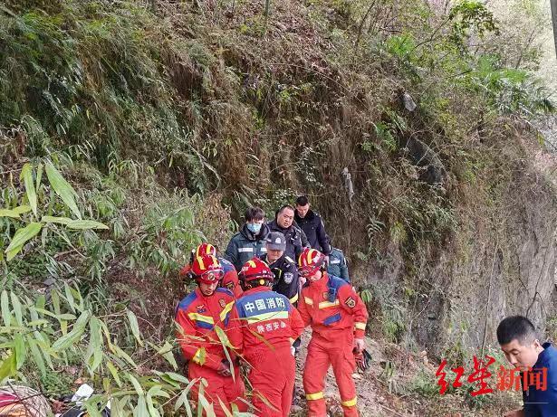 男子下车离奇失踪 10小时后被找到 高速路桥下获救