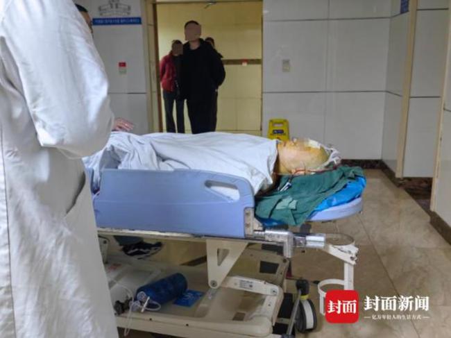 17岁女孩患多种癌症 父亲卖房救女