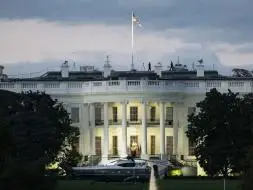 升起五星三面红旗是什么歌_三面五星红旗同时升起_升起五星三面红旗的句子