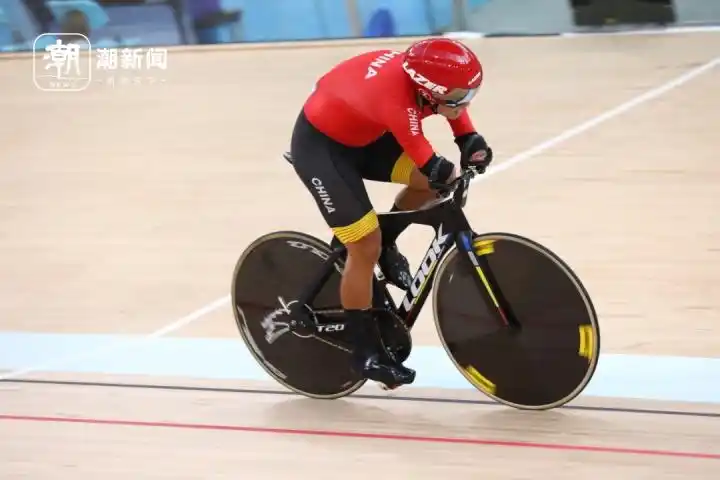 升起三面国旗_升起四面五星红旗_三面五星红旗同时升起