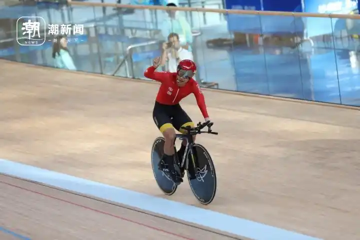 升起三面国旗_升起四面五星红旗_三面五星红旗同时升起