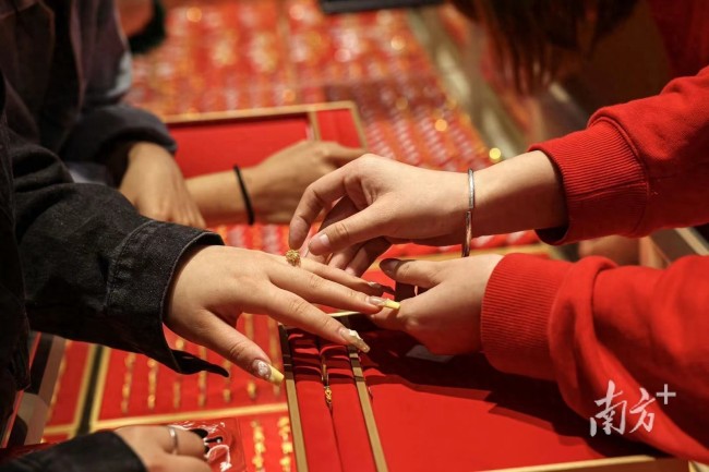 金价疯涨 逼近870元每克