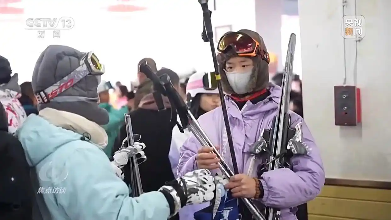 冰雪世界助力冬奥手抄报_冰雪助力冬奥_亚冬会助力冰雪“热”