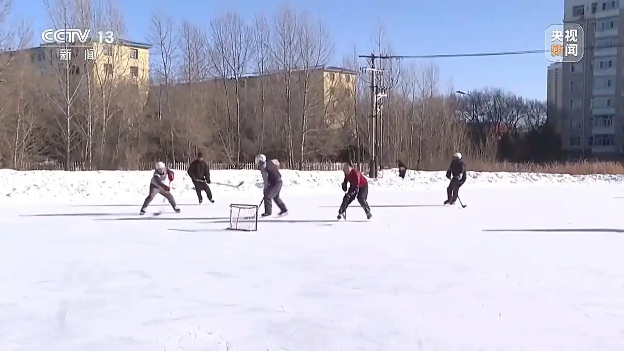 冰雪世界助力冬奥手抄报_冰雪助力冬奥_亚冬会助力冰雪“热”