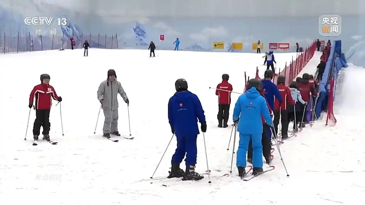 冰雪世界助力冬奥手抄报_亚冬会助力冰雪“热”_冰雪助力冬奥