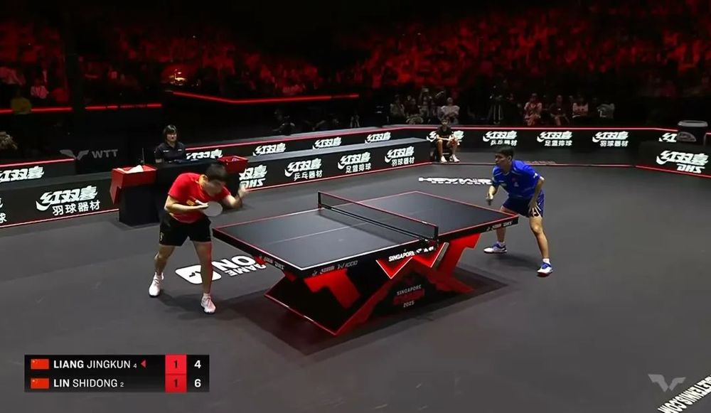 军校近视400度行吗_近视400度能当空姐吗_女子爱躺刷手机双眼近视差400度