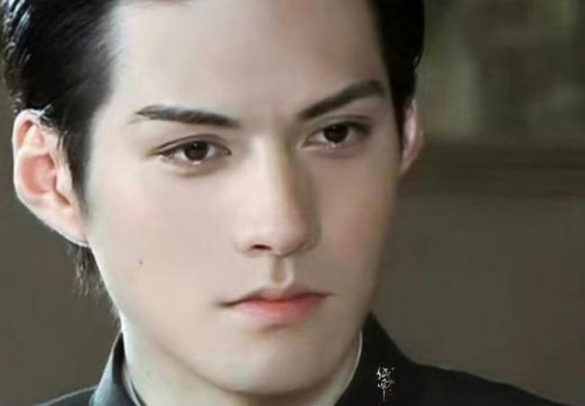 严屹宽假胡子造型看起来心眼好多 重塑东方美学典范