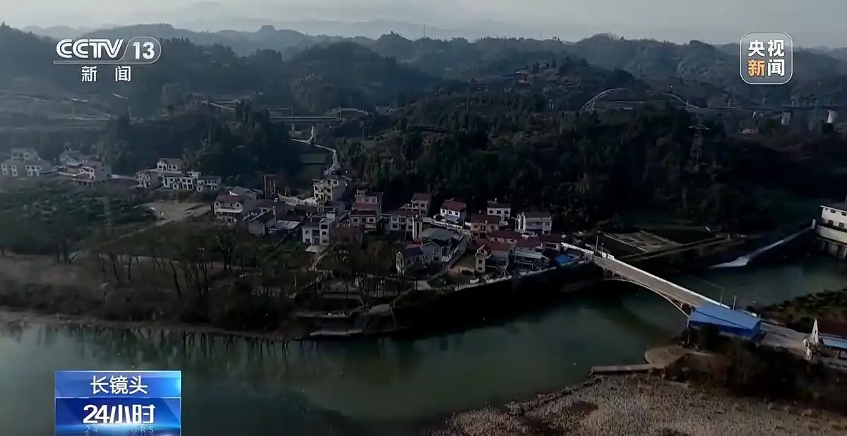 慢火车旅行又来了_慢火车开出致富路_“慢火车”驶出“幸福路”