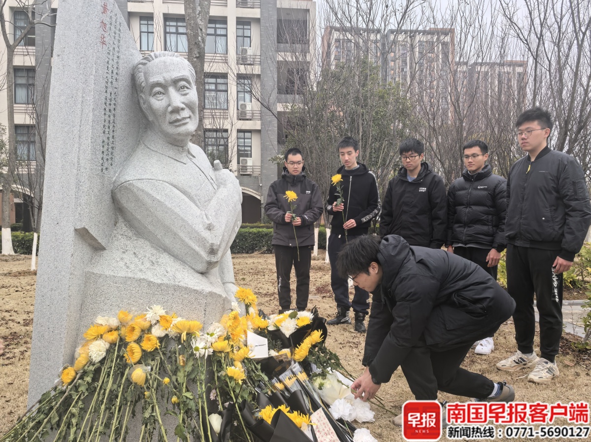 倾尽一城花 只为奠一人_倾尽一人什么意思_一人一倾城的意思