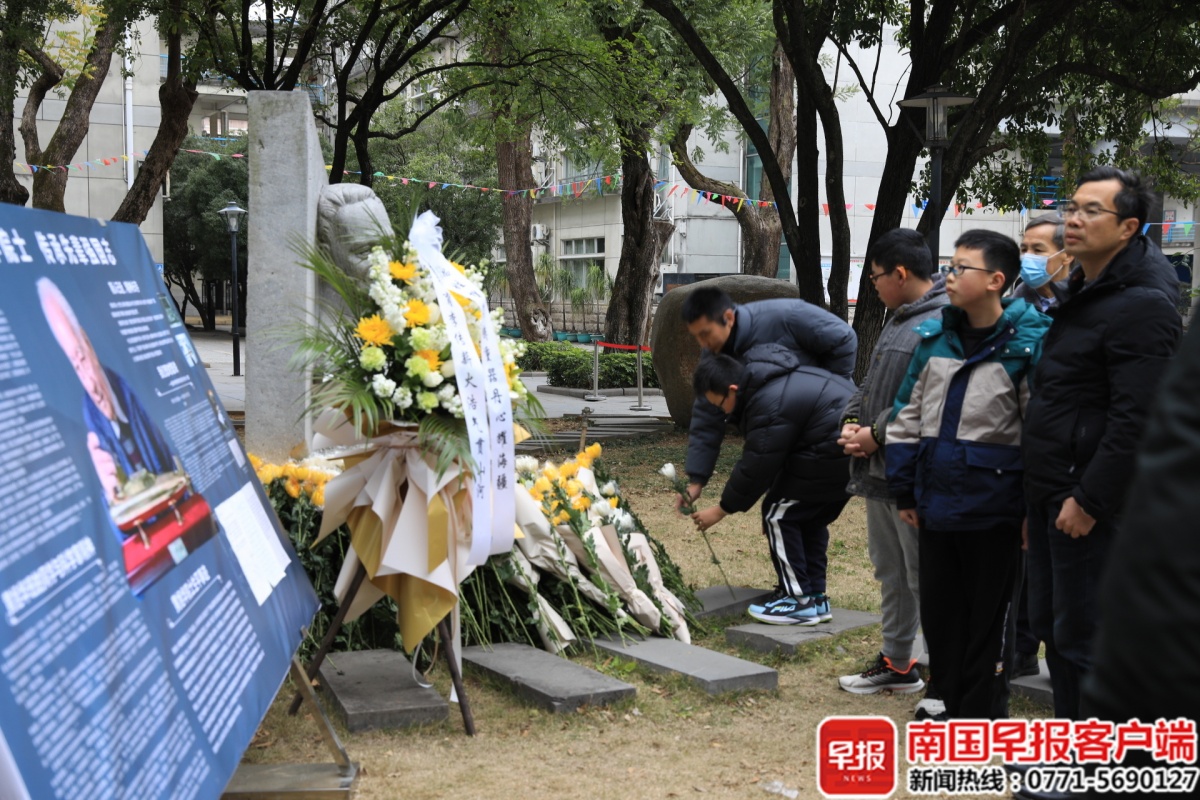 一人一倾城的意思_倾尽一人什么意思_倾尽一城花 只为奠一人