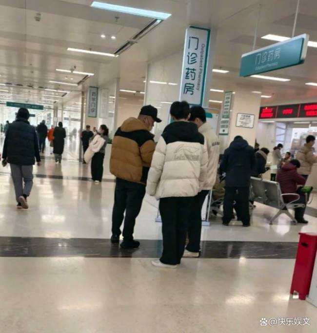 岳云鹏医院被偶遇 此前曾称压力大 健康状况引关注