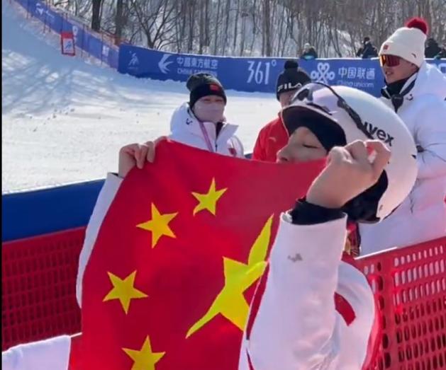 赠白马王彪_赠白马王彪其六_跳江救人白马主人获赠新白马