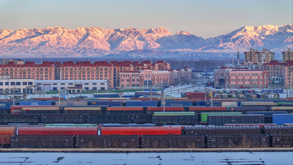 乘着改革开放的时代大潮阔步前行——习近平主席二〇二五年新年贺词激励人民满怀希望迎接新的一年