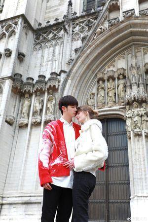 董力与外国女友官宣结婚 甜蜜时刻获粉丝祝福