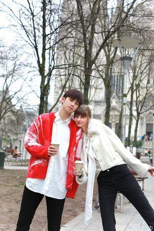 董力与外国女友官宣结婚 甜蜜时刻获粉丝祝福