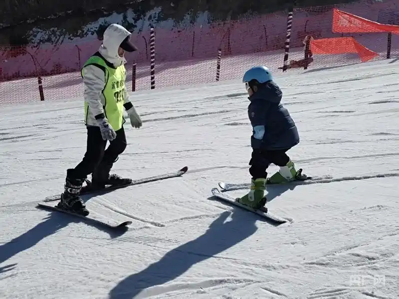 冰天雪地也是金山银山_冰天雪地是金山银山怎么理解_金山银山在哪