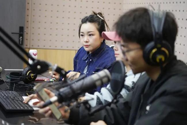 “太乙真人”祝《哪吒2》票房破百亿 国漫崛起新里程碑