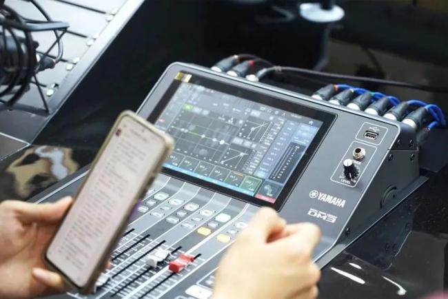 “太乙真人”祝《哪吒2》票房破百亿 国漫崛起新里程碑