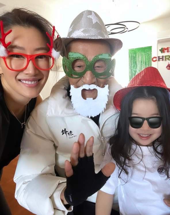 谢婷婷的哥哥_谢霆锋妹妹谢婷婷官宣恋情_谢霆锋谢婷婷小时候照片