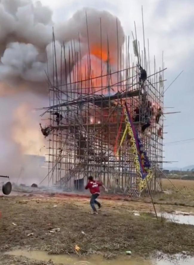 官方通报村民组织民俗活动出意外 鞭炮引燃致多人受伤