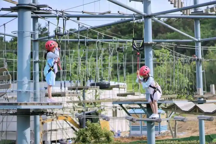 青山绿水间下一句诗词_风翩翩云芊芊青山绿水间_绿水青山间
