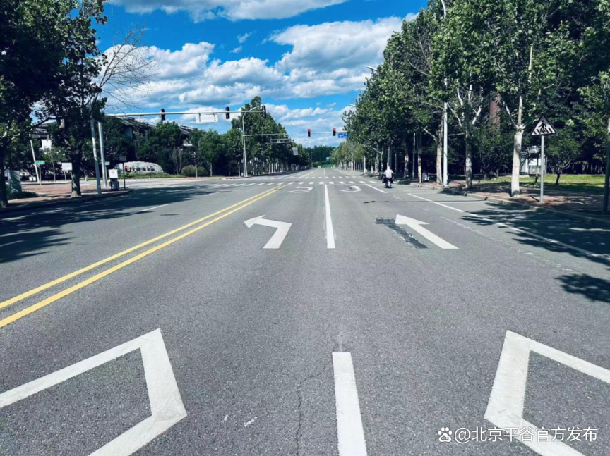 青山绿水间下一句诗词_风翩翩云芊芊青山绿水间_绿水青山间