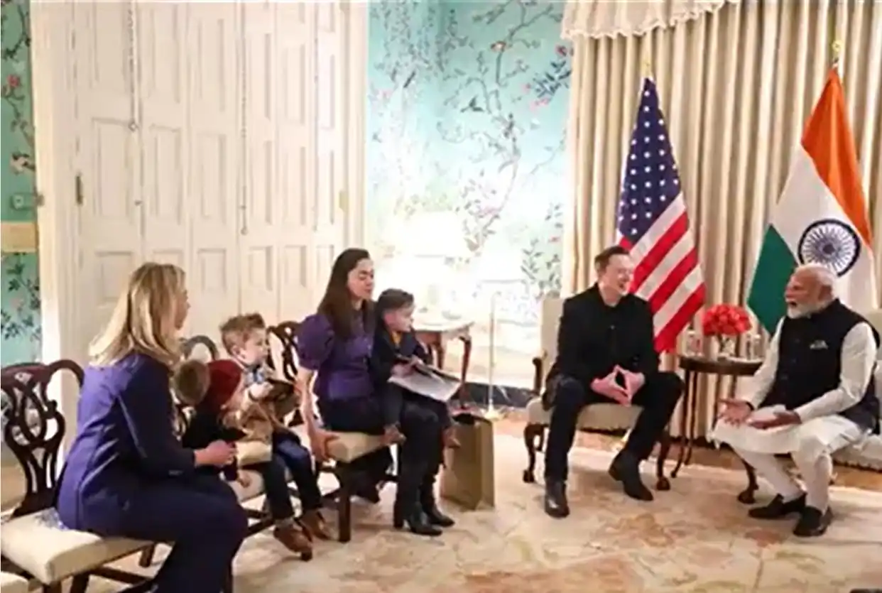 马斯克带三个娃与莫迪会谈_马斯克妈妈邓云迪对话_马斯克几号带狗狗币