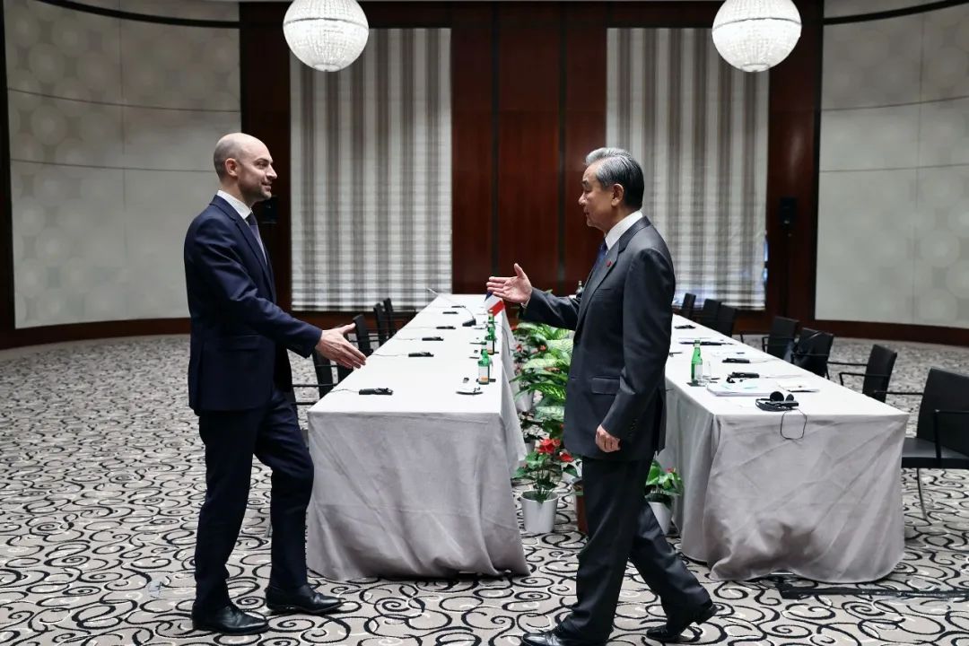 王毅会见日本外相_王毅会见法国外长巴罗_王毅会见基辛格