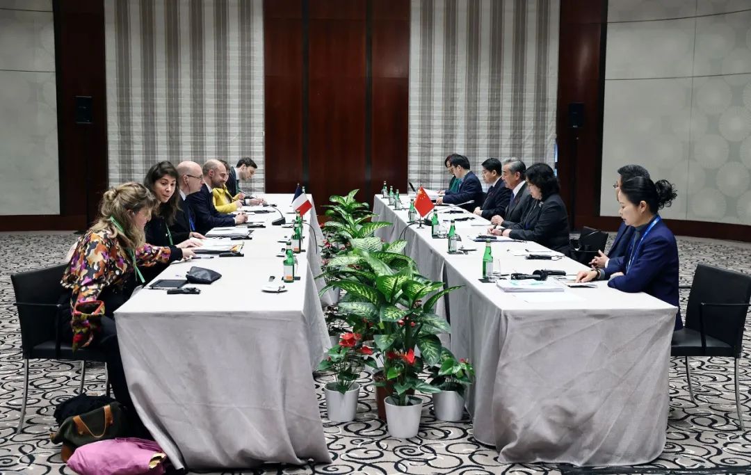 王毅会见基辛格_王毅会见法国外长巴罗_王毅会见日本外相