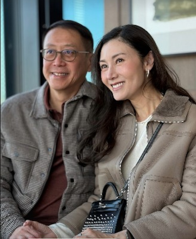 李嘉欣晒与许晋亨合照秀恩爱