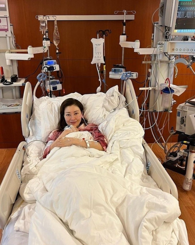 李嘉欣晒与许晋亨合照秀恩爱 低调奢华羡煞众人