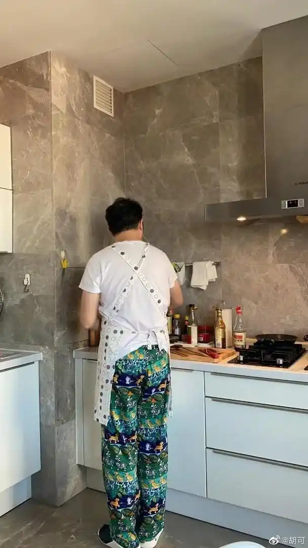 沙溢和胡可的家_胡可沙溢的全家福_胡可晒全家福为沙溢庆生