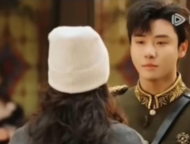 代高政回应给章子怡下跪：脑子短路 真挚情感引发共鸣