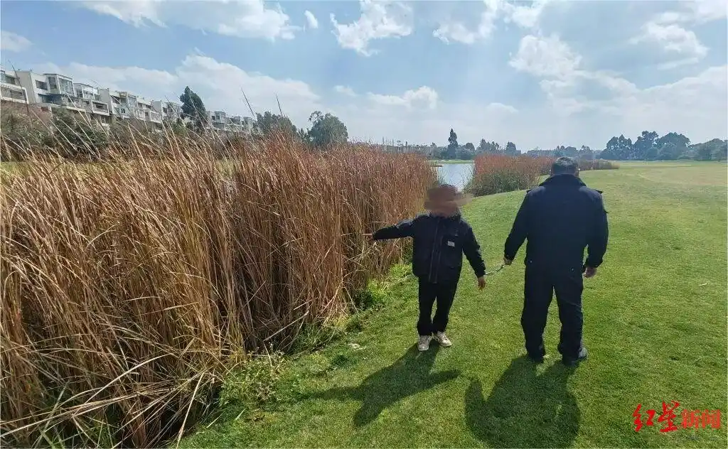 高尔夫球潜水员的介绍_高尔夫潜水回收员_3人穿潜水服夜盗高尔夫球